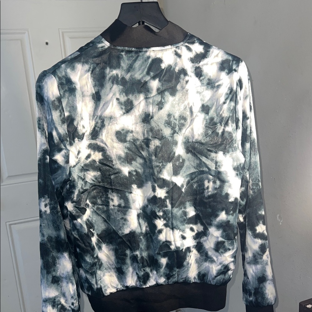 Stylish Tie-Dye Bomber Jacket in Black and White - Picture 6 of 7